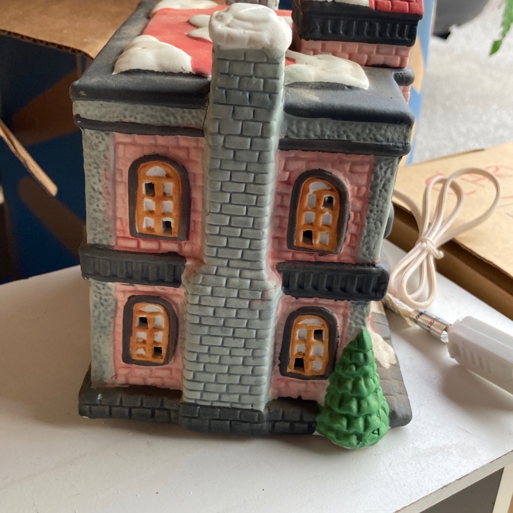 Ceramic Theater Lighted House - Picture 2 of 5